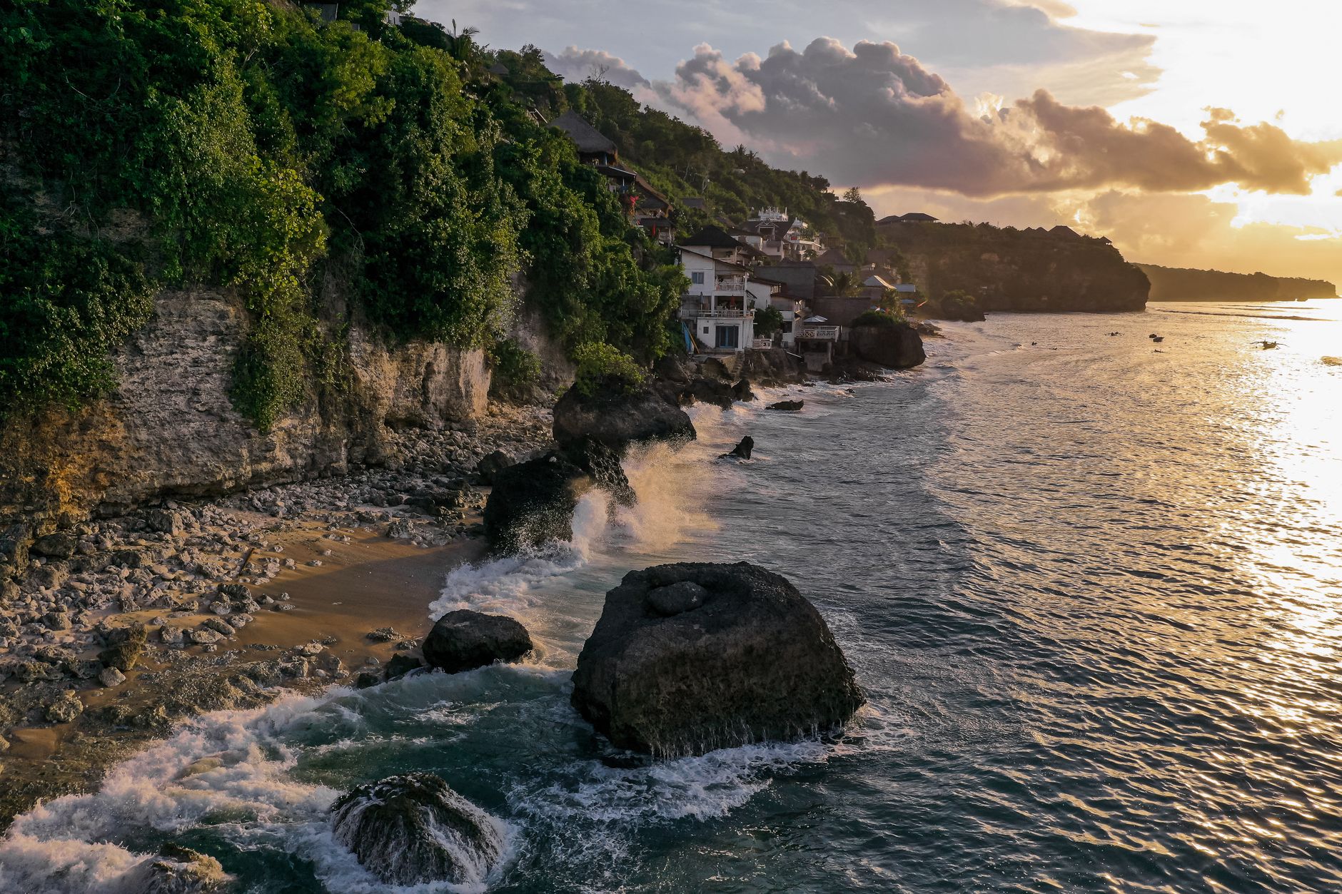 Praia de Bingin